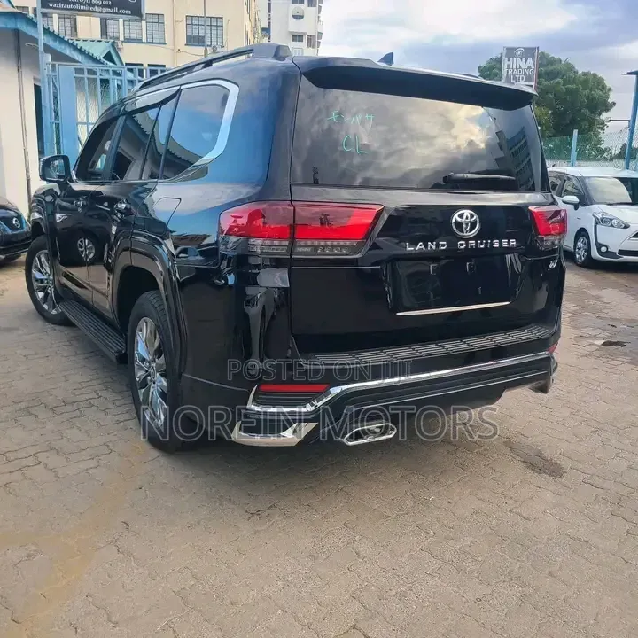Toyota Land Cruiser 2022 Black