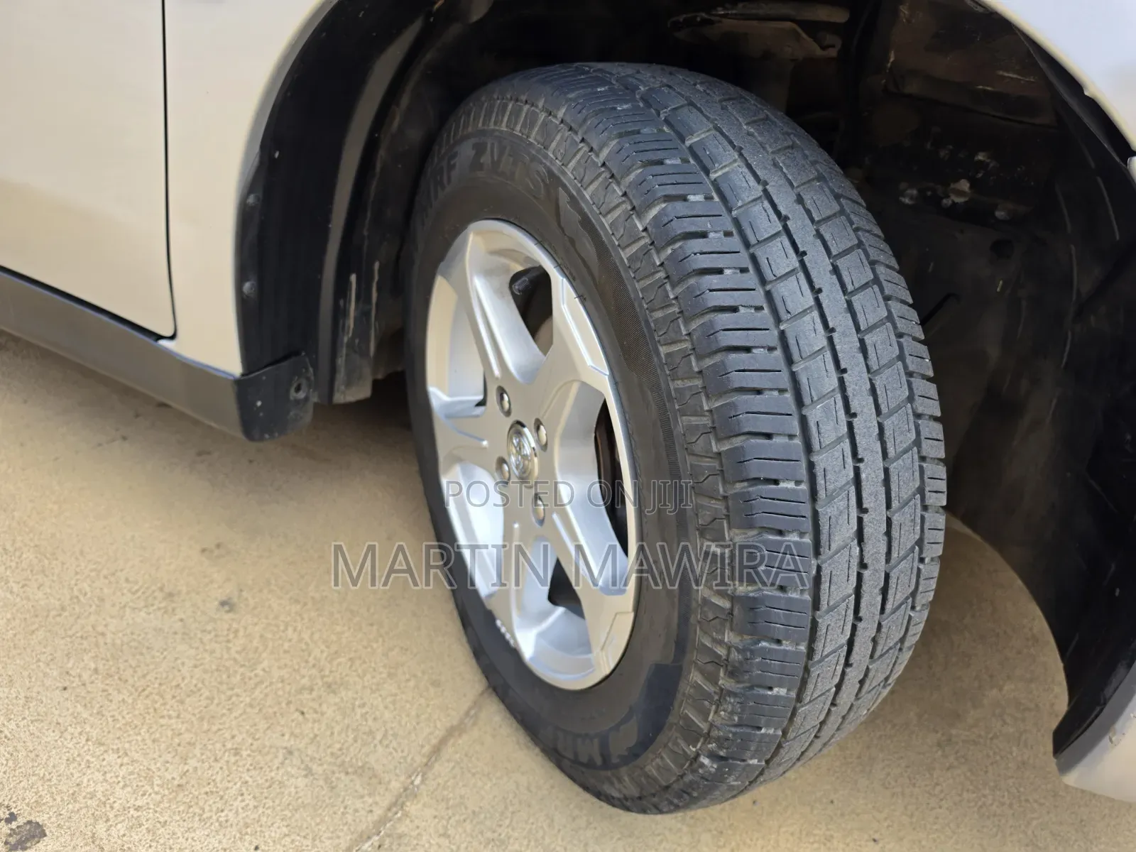 Nissan Advan 2014 Silver
