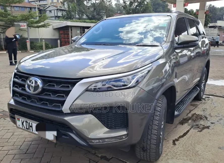Toyota Fortuner 2022 Gray