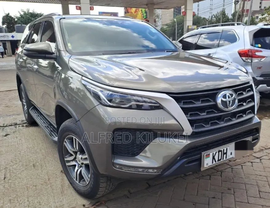 Toyota Fortuner 2022 Gray