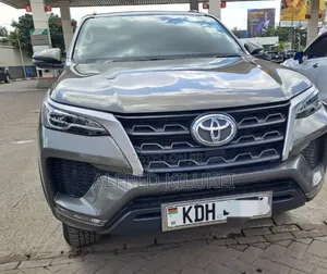 Toyota Fortuner 2022 Gray