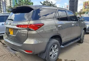Toyota Fortuner 2022 Gray