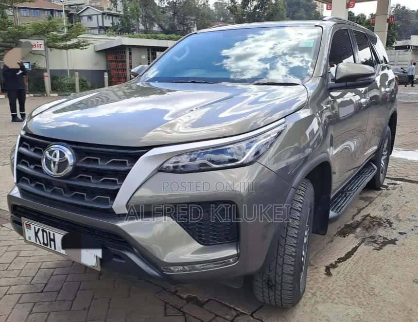 Toyota Fortuner 2022 Gray
