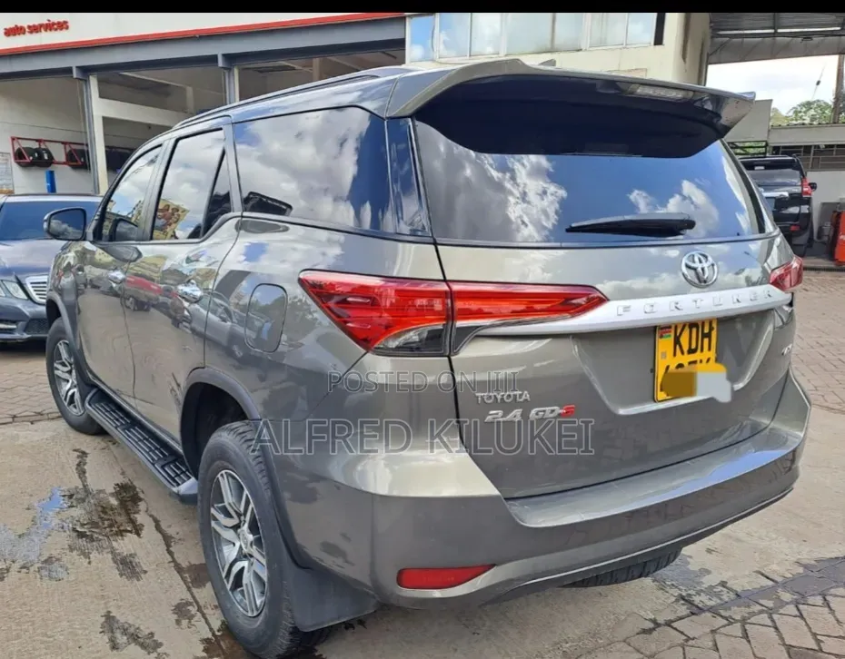 Toyota Fortuner 2022 Gray