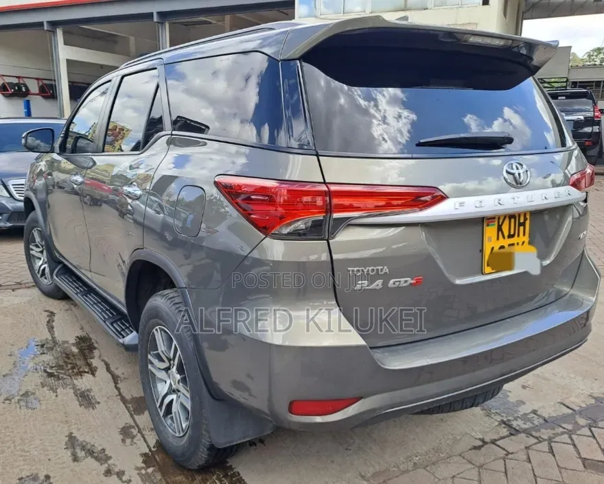 Toyota Fortuner 2022 Gray