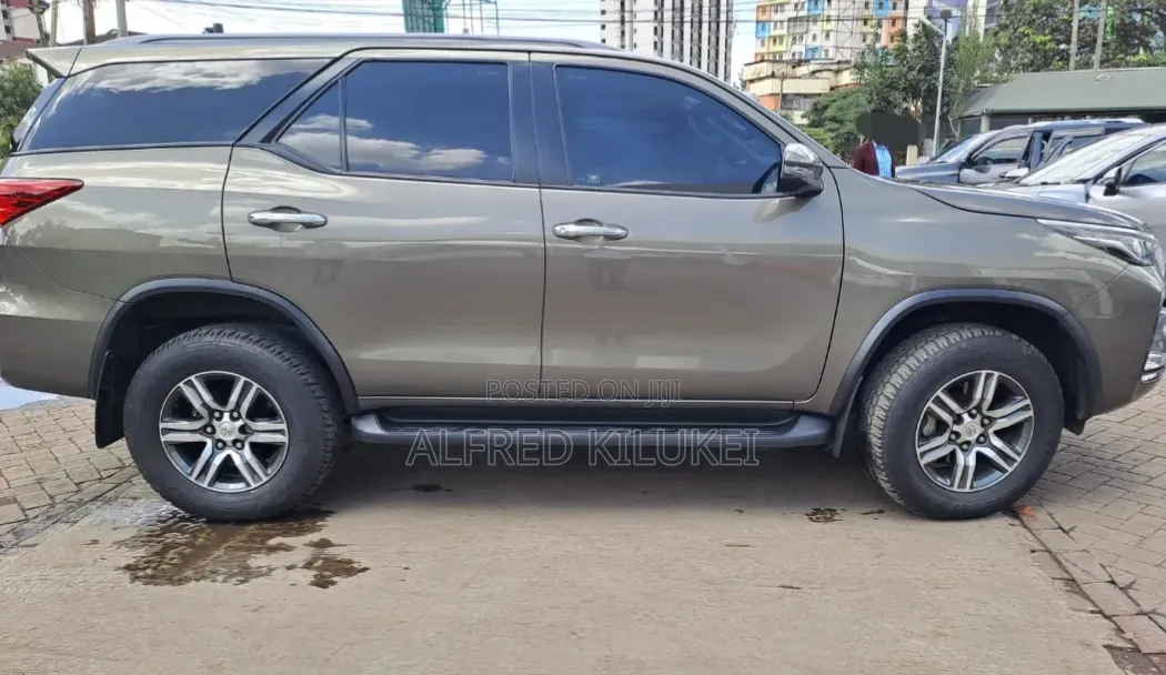 Toyota Fortuner 2022 Gray