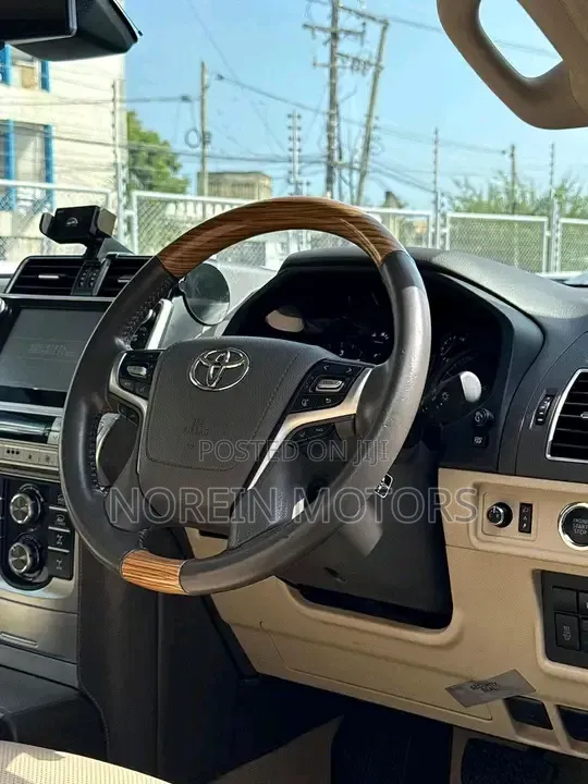 Toyota Land Cruiser Prado 2019 Gray