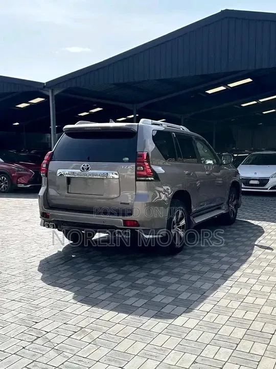 Toyota Land Cruiser Prado 2019 Gray