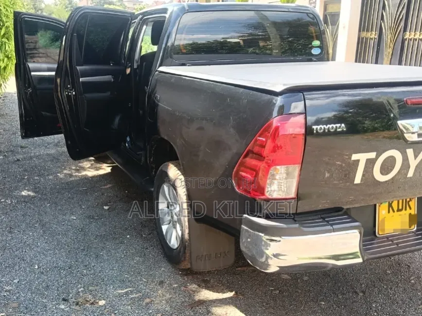 Toyota Hilux 2018 Black