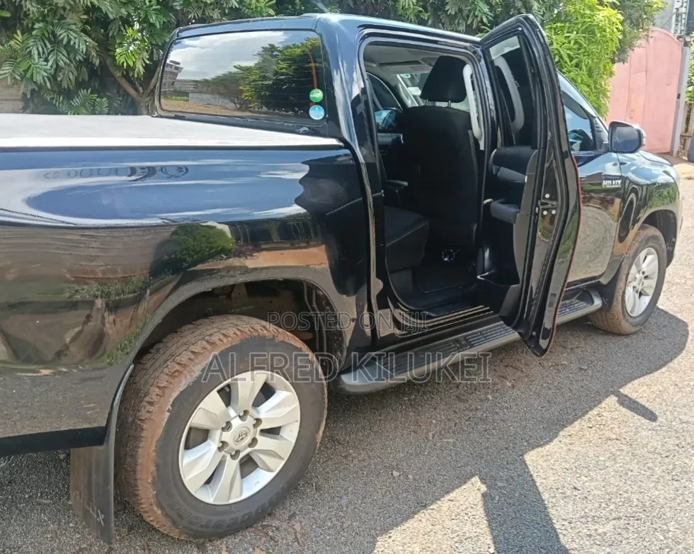 Toyota Hilux 2018 Black