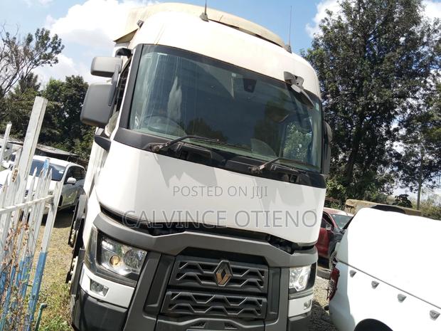 Renault Truck - thumbnail 2