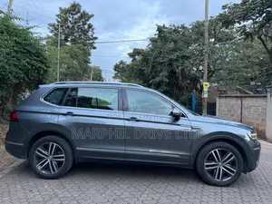 Volkswagen Tiguan 2019 Gray