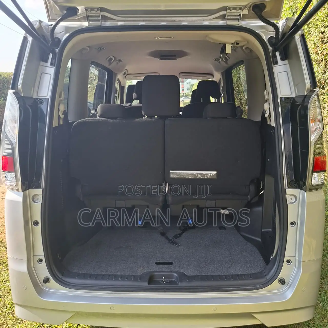 Nissan Serena 2019 Silver