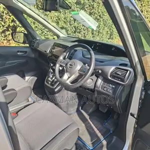 Nissan Serena 2019 Silver