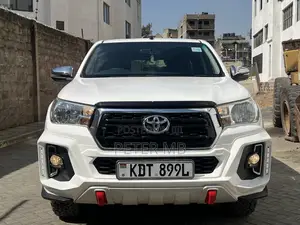 Toyota Hilux 2019 White