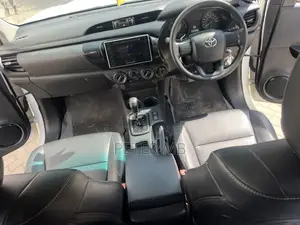 Toyota Hilux 2019 White