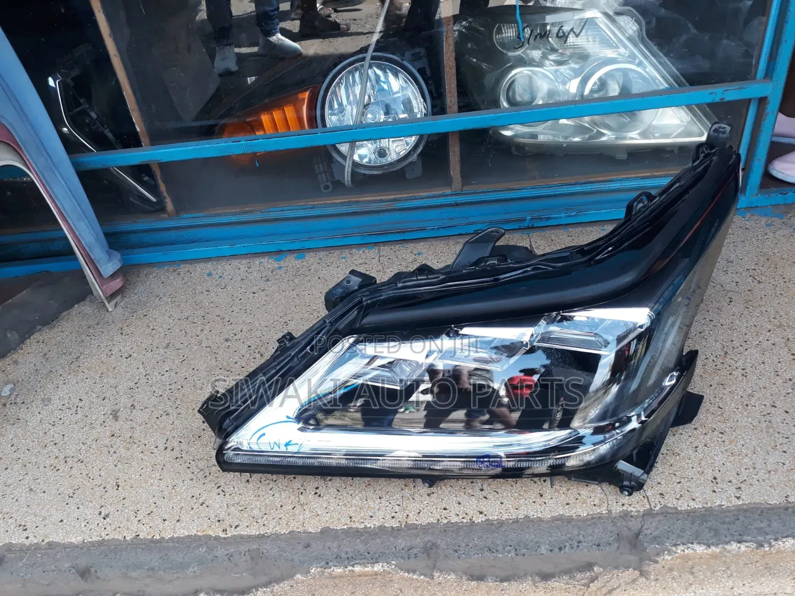 Lexus Lx 570 Headlights (No 44)