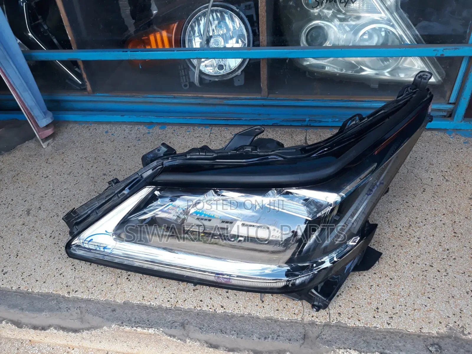 Lexus Lx 570 Headlights (No 44)