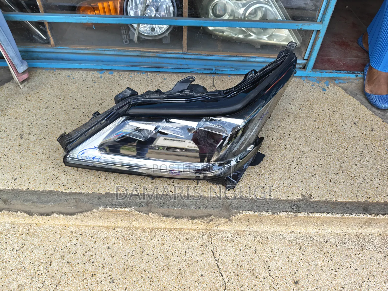 Lexus 570 Headlight Xenon Available "44"