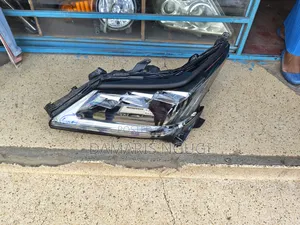 Lexus 570 Headlight Xenon Available "44"