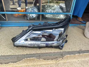 Lexus 570 Headlight Xenon Available "44"