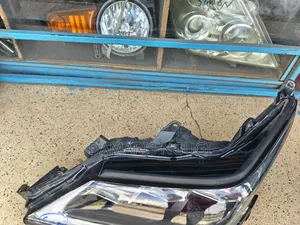 Lexus 570 Headlight Xenon Available "44"