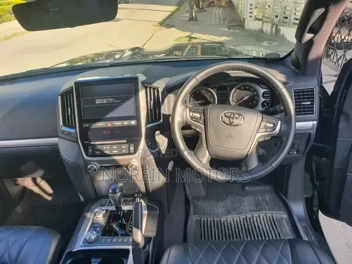 Toyota Land Cruiser 2022 Black