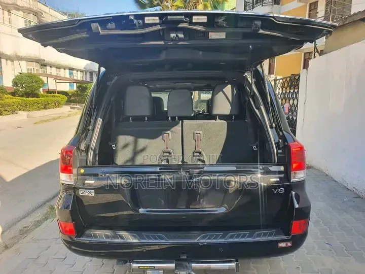 Toyota Land Cruiser 2022 Black