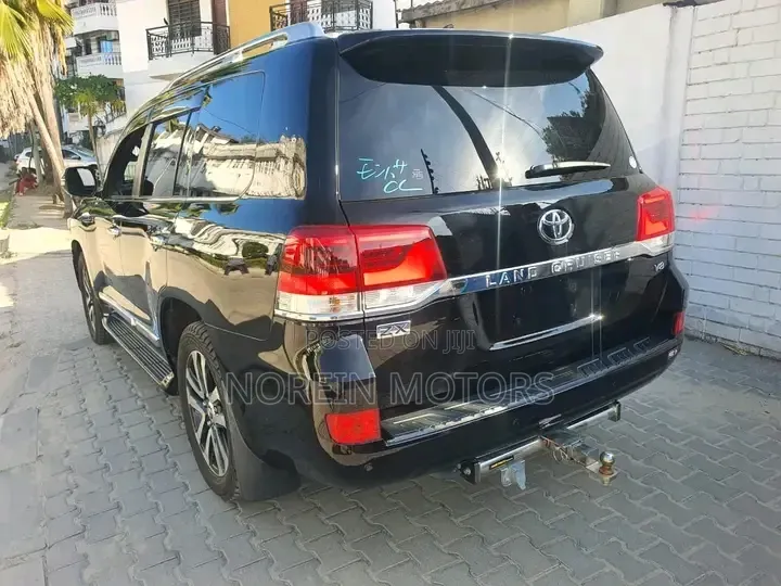 Toyota Land Cruiser 2022 Black