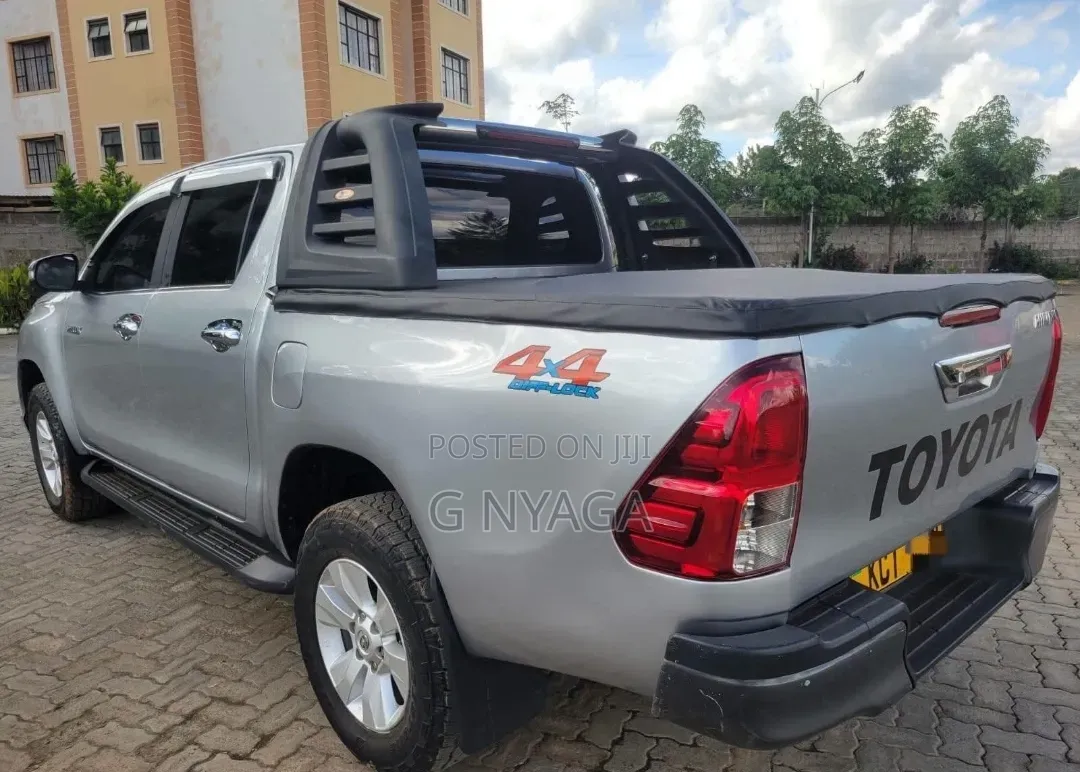 Toyota Hilux 2015 Silver