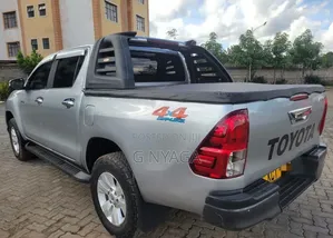 Toyota Hilux 2015 Silver