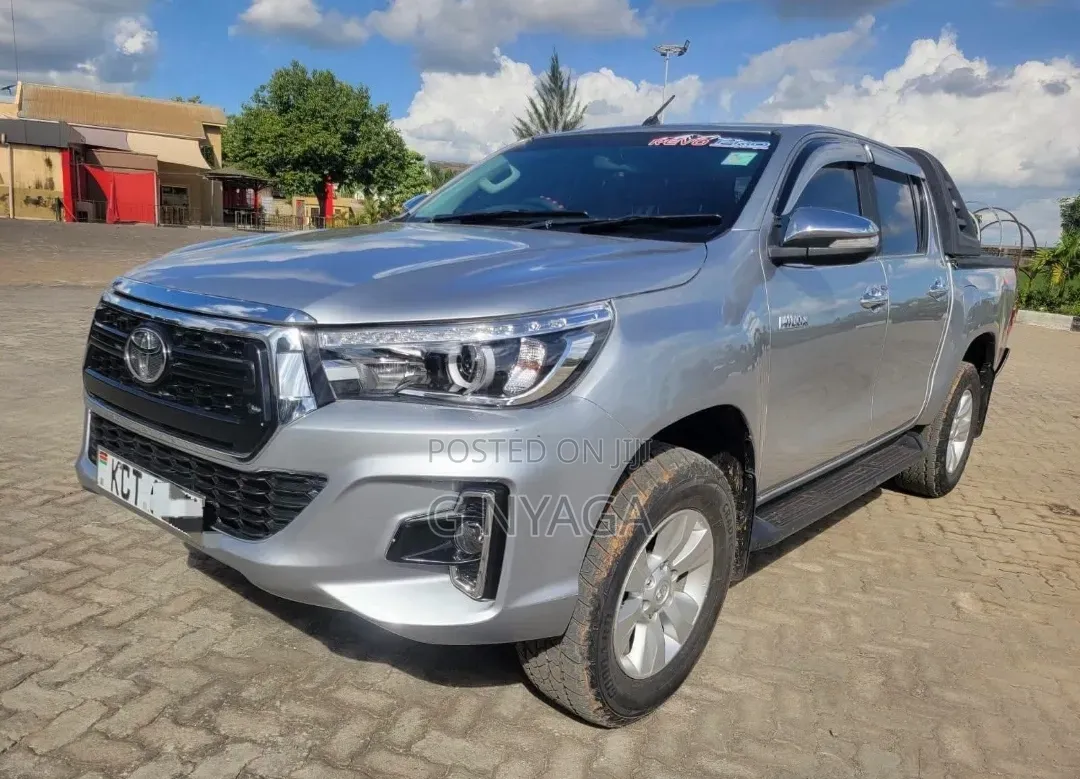 Toyota Hilux 2015 Silver