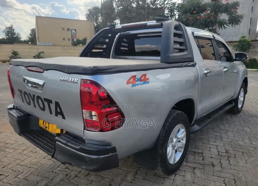 Toyota Hilux 2015 Silver