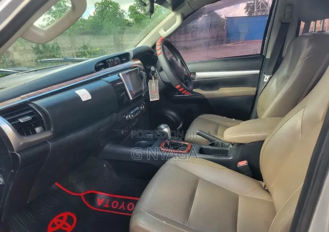 Toyota Hilux 2015 Silver