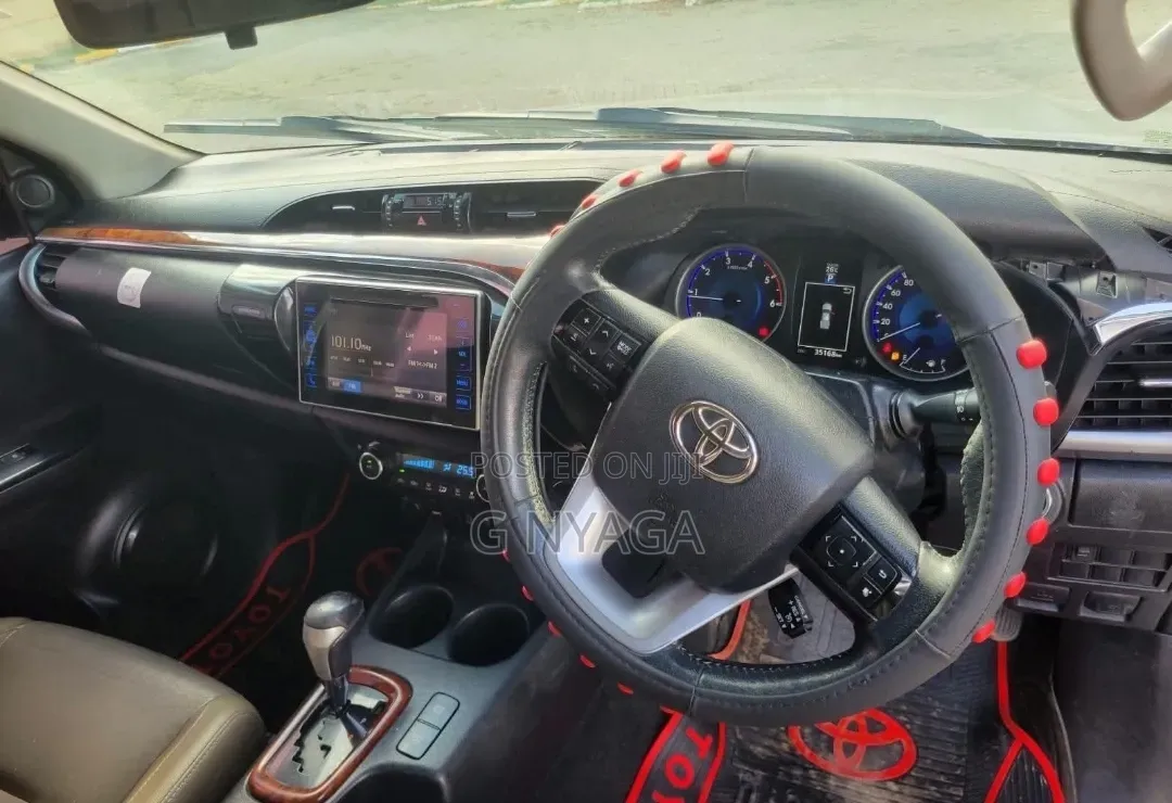 Toyota Hilux 2015 Silver
