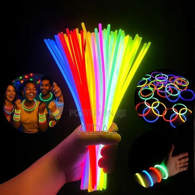 100 PCS Glow Sticks – Neon Party Glow Bracelets Necklaces