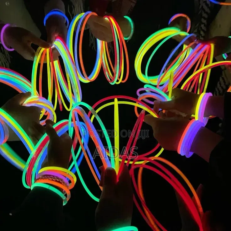 100 PCS Glow Sticks – Neon Party Glow Bracelets Necklaces