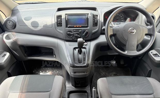Nissan NV200 2018 White - thumbnail 3
