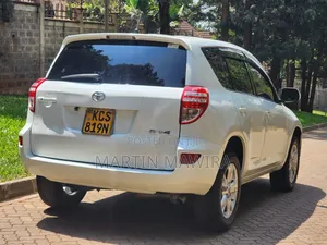 Toyota RAV4 2011 White