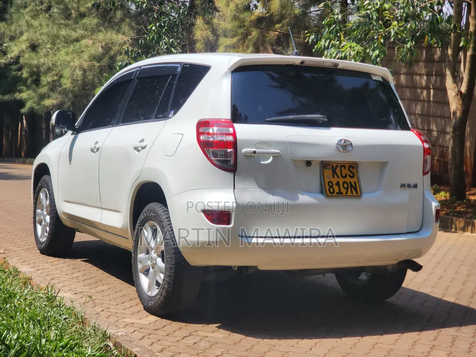 Toyota RAV4 2011 White