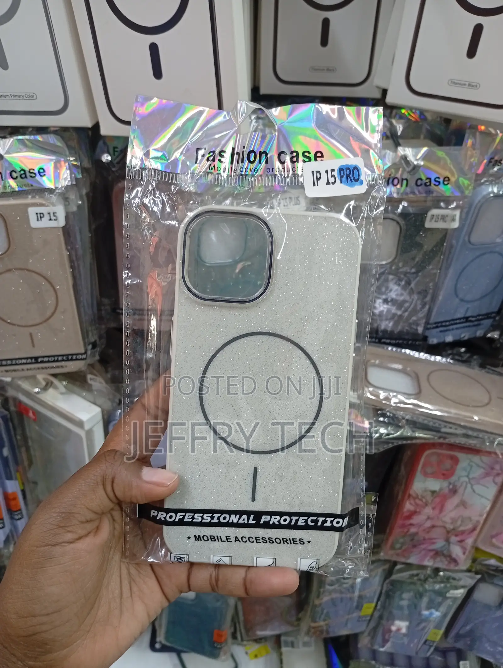 Iph15 Pro Shimmering Glitter Phone Case Featuring Integrated Magsafe