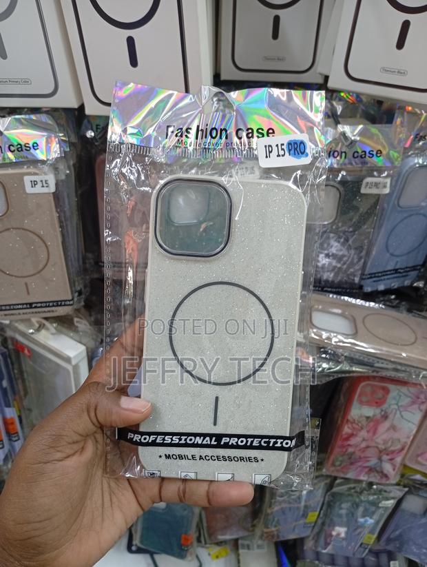 Iph15 Pro Shimmering Glitter Phone Case Featuring Integrated Magsafe