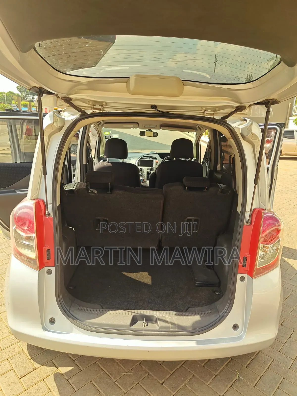 Toyota Ractis 2011 Silver