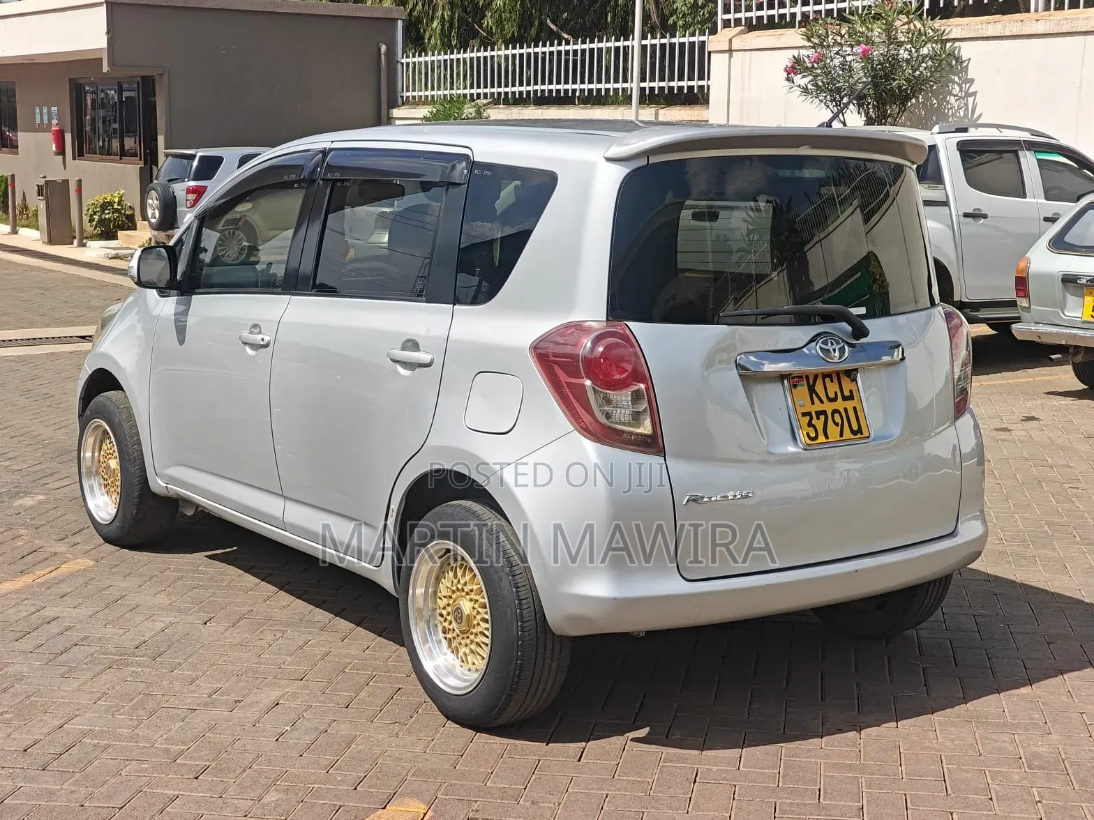 Toyota Ractis 2011 Silver