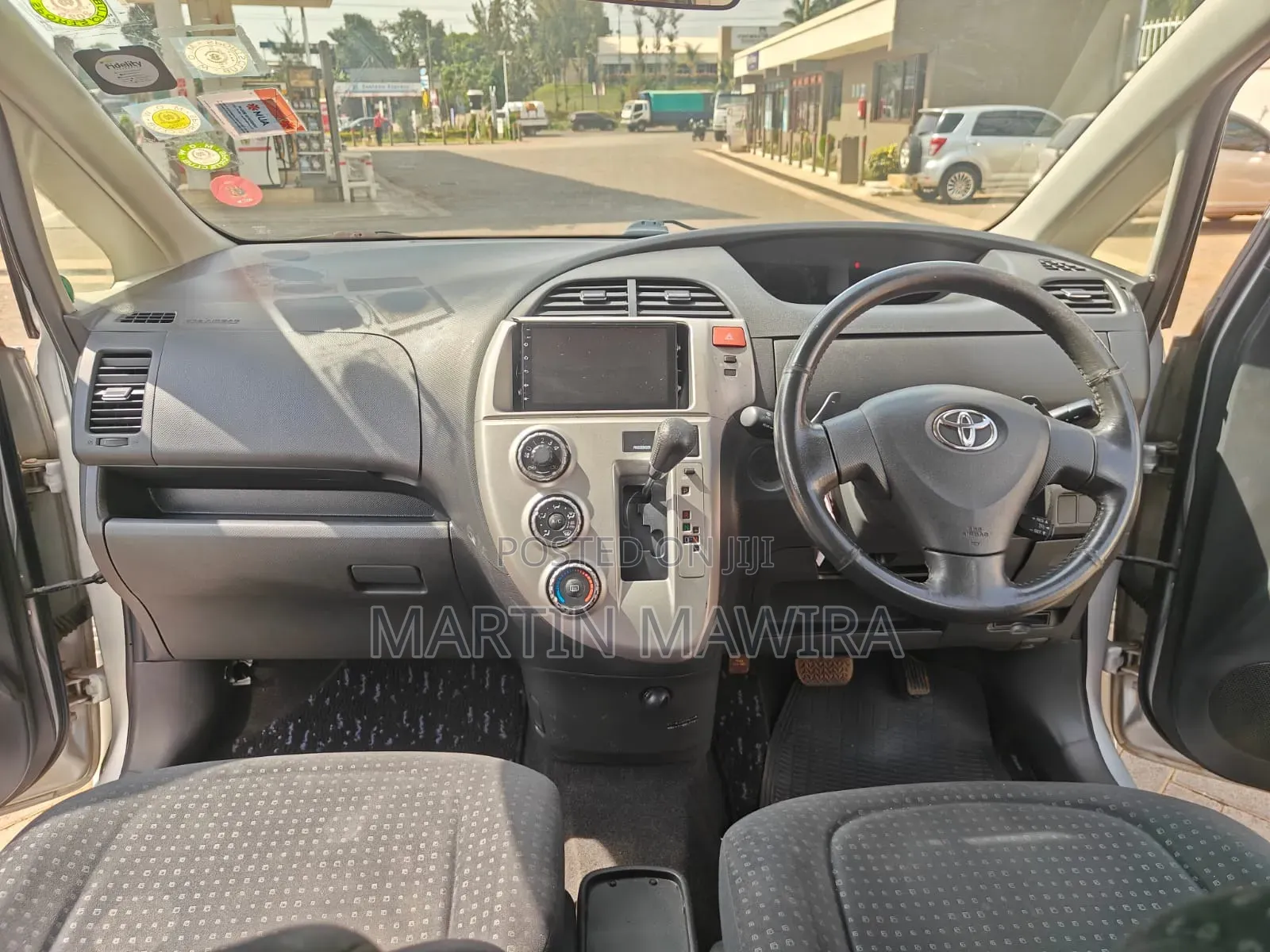 Toyota Ractis 2011 Silver