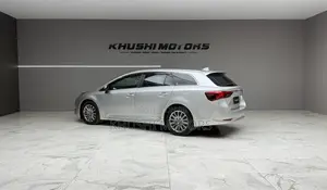 Toyota Avensis 2018 Silver