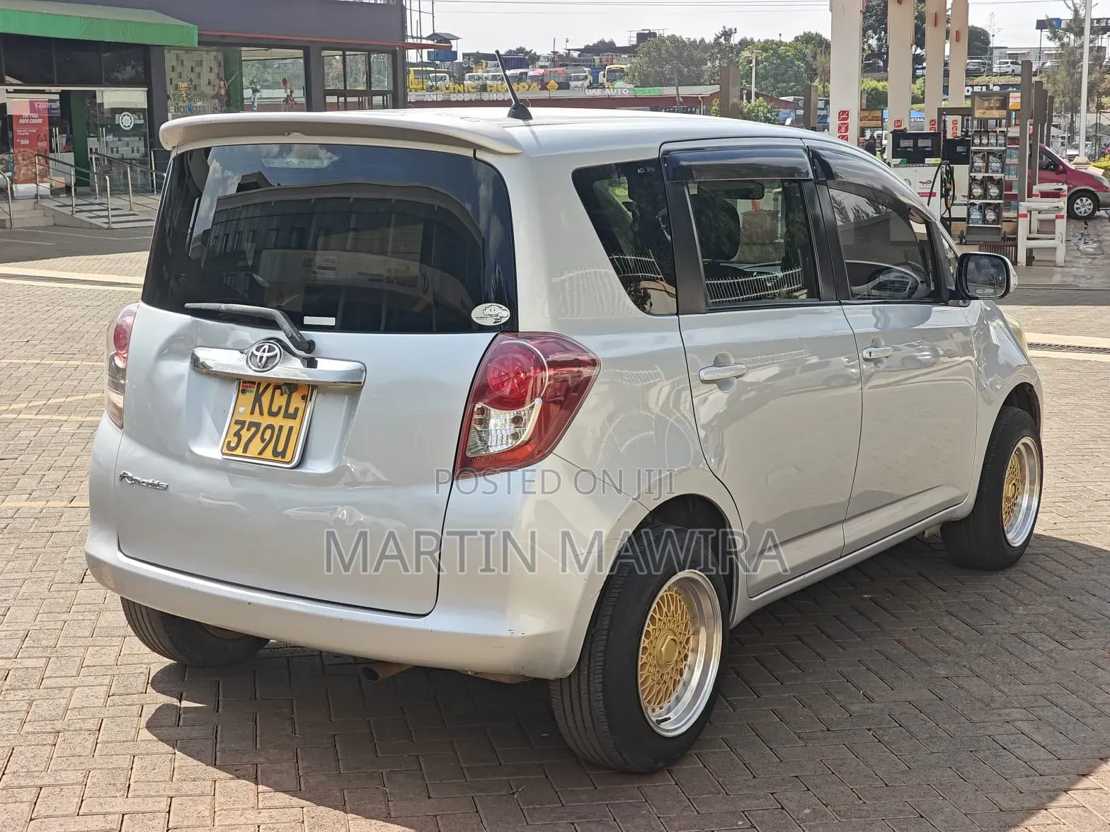 Toyota Ractis 2011 Silver