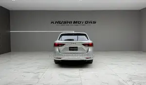 Toyota Avensis 2018 Silver