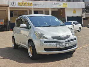 Toyota Ractis 2011 Silver