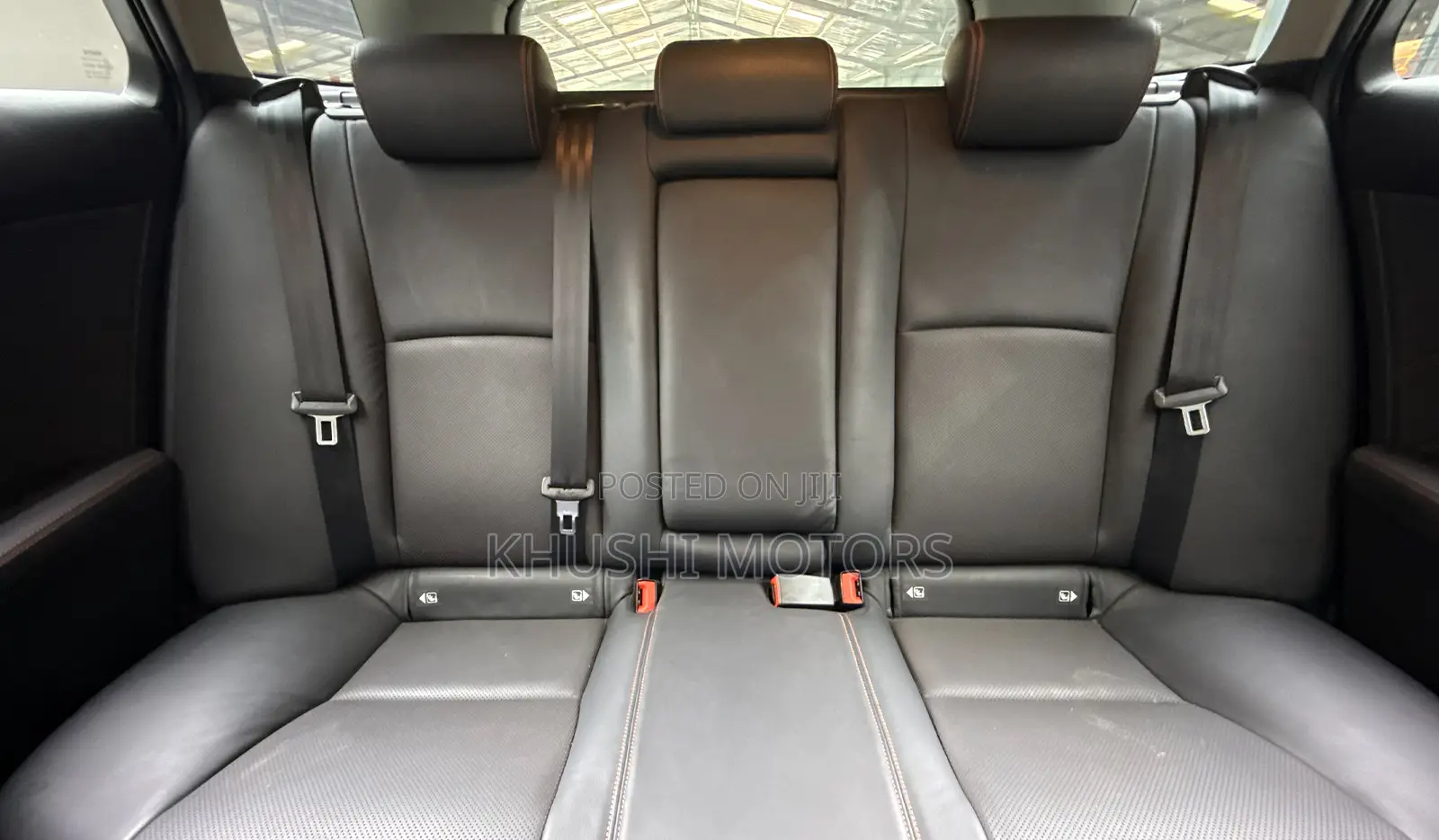 Toyota Avensis 2018 Silver